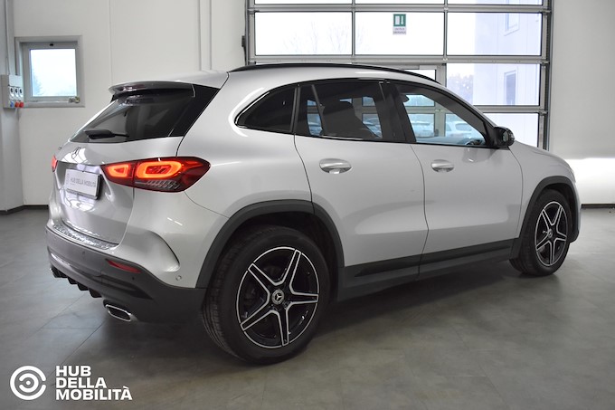 MERCEDES-BENZ GLA 200 d Automatic Premium